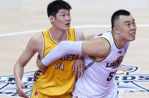 季后赛广厦无缘四强,比赛中球迷突然爆发冲突,打架者被带离球场,当时发生了什么?