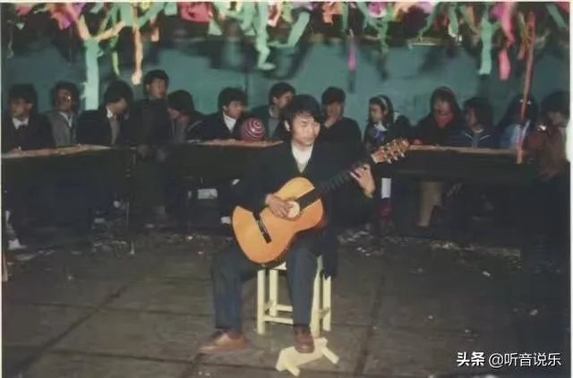 想从头自学古典吉他。请大家推荐一本很好的教学书?