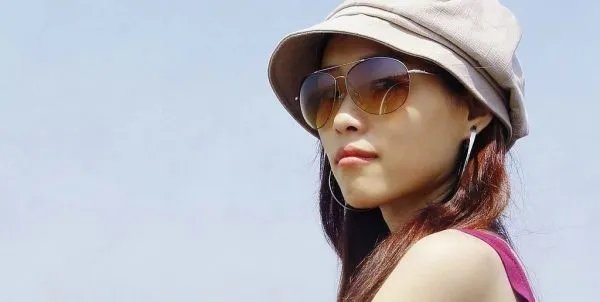 15岁女孩跳楼砸死父亲,她为何要跳楼?