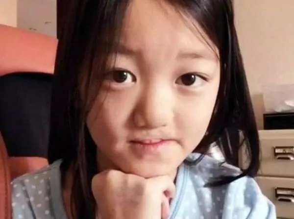李嫣深夜发文被指大尺度,疑似少女青春期萌动,你怎么看?