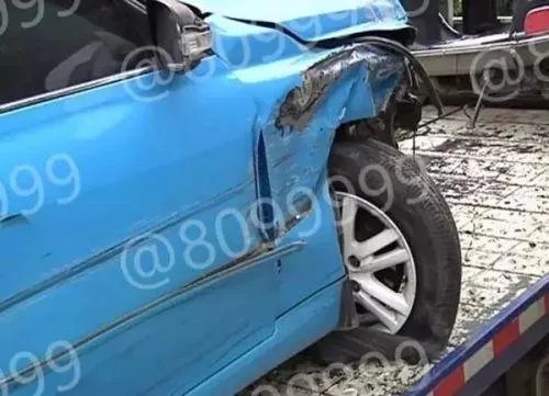 10岁熊孩子没写完作业,开车连撞7辆车,你怎么看?
