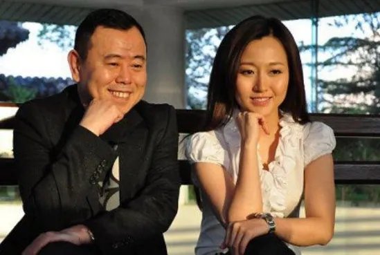 潘长江女婿身份曝光,背景大有来头,难怪女儿被称“潘十亿”,他女婿是谁?