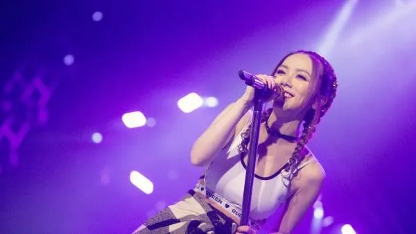 为什么那么多人对邓紫棋由粉转黑