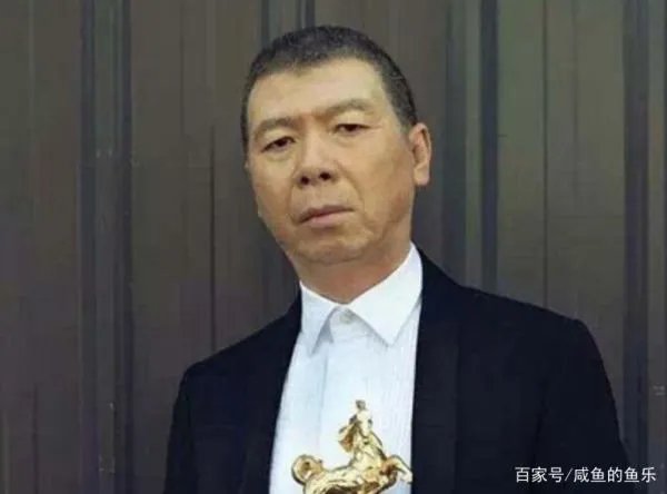 冯小刚病情加重,收入过亿却久病不医,原因是什么?