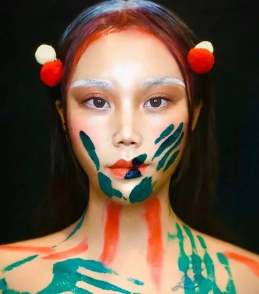 在上海的上班族想学化妆,请问学化妆多少钱啊?学化妆难不难啊?