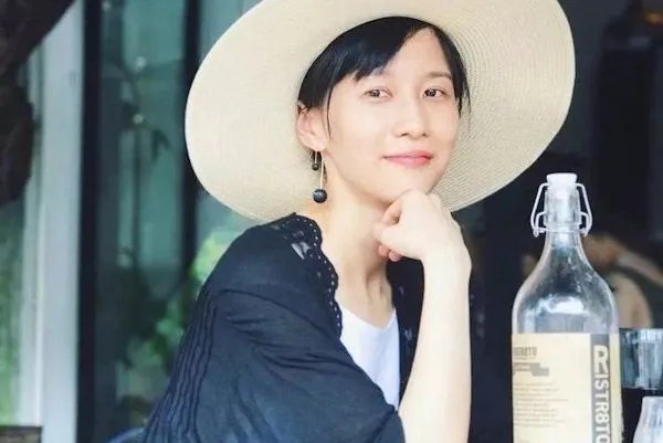 papi酱和老公相处方式非常特别,他们是怎样保持婚姻生活的?