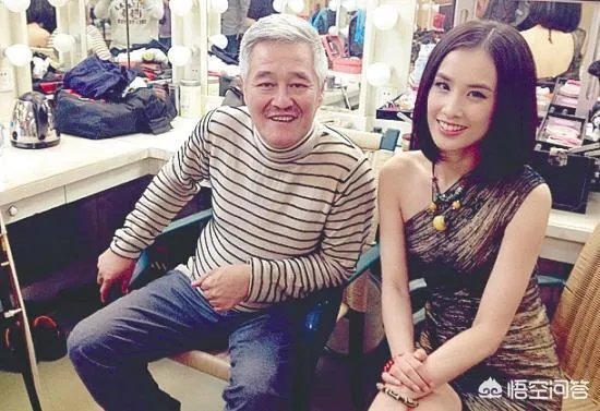 黄圣依赵本山女徒弟吗