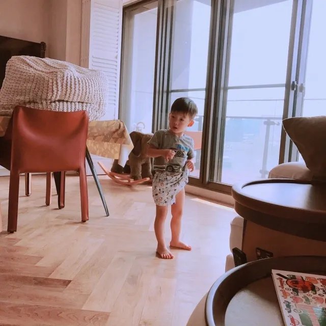 周杰伦气哭，同是养两孩为嘛范玮琪的豪宅还那么仙