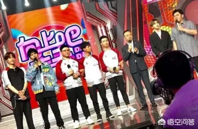 RNG仅有三人录制天天向上,蔡徐坤粉丝发放RNG宣传资料,你怎么看?