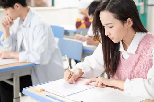 女孩收到清华录取通知书，说考砸了，究竟是为什么？