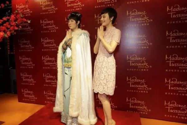 Angelababy亲自给蜡像揭幕,哪些明星拥有自己的蜡像?