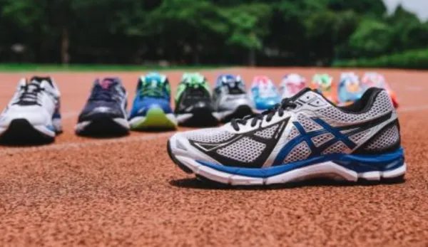 ASICS的nimbus和kayano有什么区别