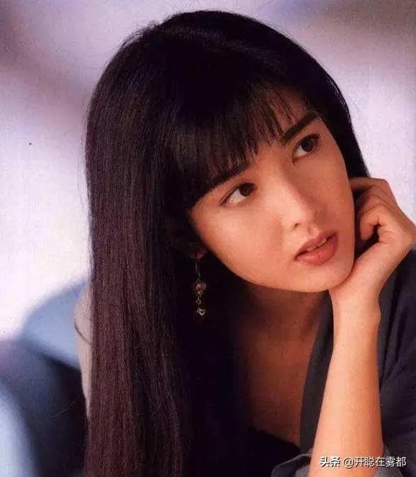 谁手机里有美女美景图片,能不能分享让大家看看?
