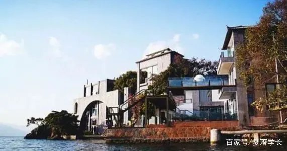 杨丽萍的豪华宫殿被查,内部肮脏不堪,网友直呼封的好,究竟咋回事?