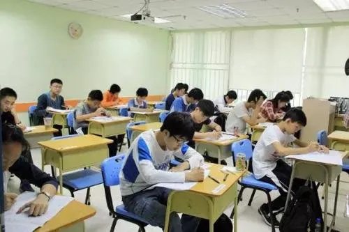 学生坠亡怪老师？对孩子心理状态疏忽的到底是谁？