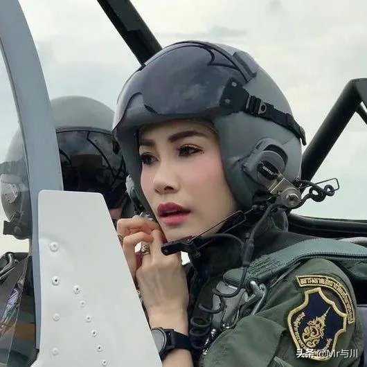 泰国贵妃诗妮娜为何不到三个月就被废？