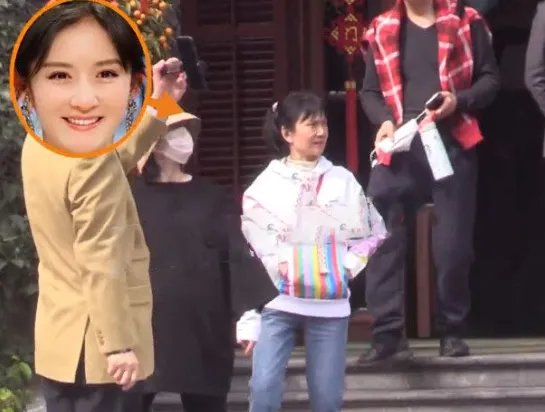 谢娜挺超大孕肚现身深圳,张杰紧随呵护爱妻,他们的感情为何一直这么好?