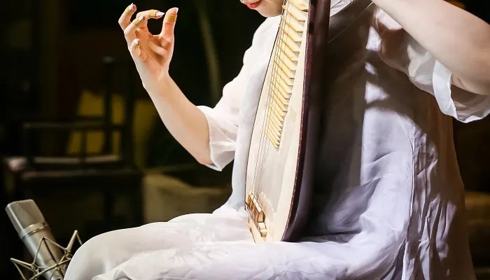 大珠小珠落玉盘形容的是什么乐器