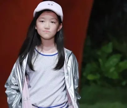 李嫣深夜发文被指大尺度,疑似少女青春期萌动,你怎么看?