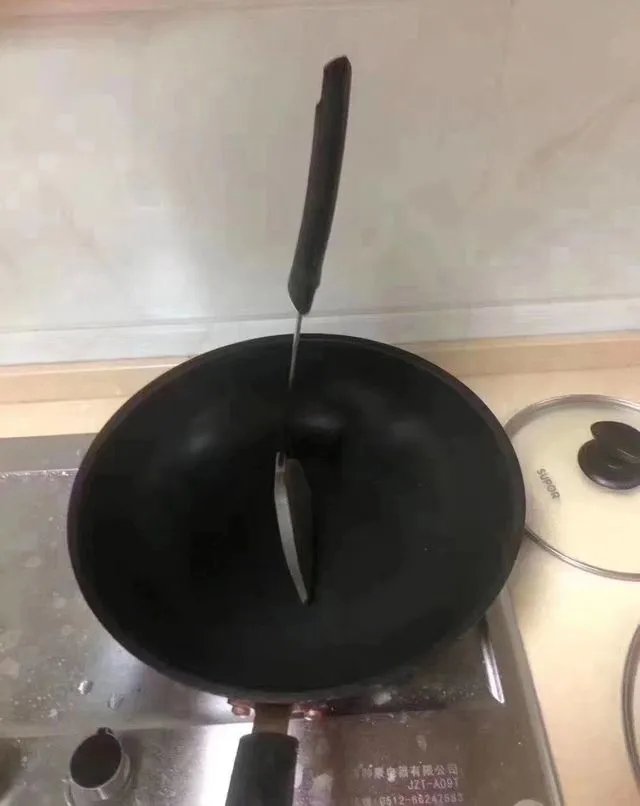 昨天“立扫把”,今天倒立上厕所?沙雕网友的脑洞有多大!