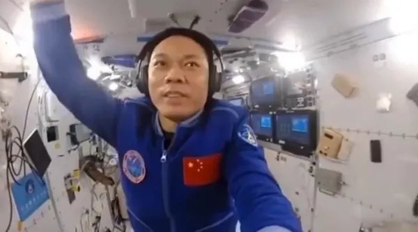 神舟13号航天员完成出舱任务,他们完成任务的过程是否顺利?