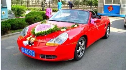 宝马7系婚车租赁价格一览表 新人租婚车需注意什么