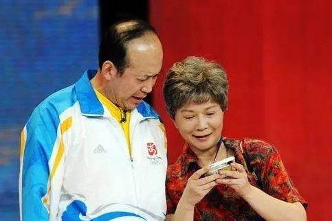蔡明曝光他儿子叫什么,蔡明和他老公离婚的原因