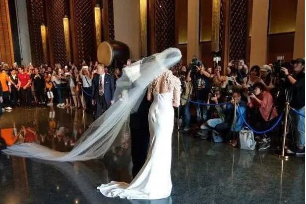 林志玲婚礼现场为什么哭成泪人?