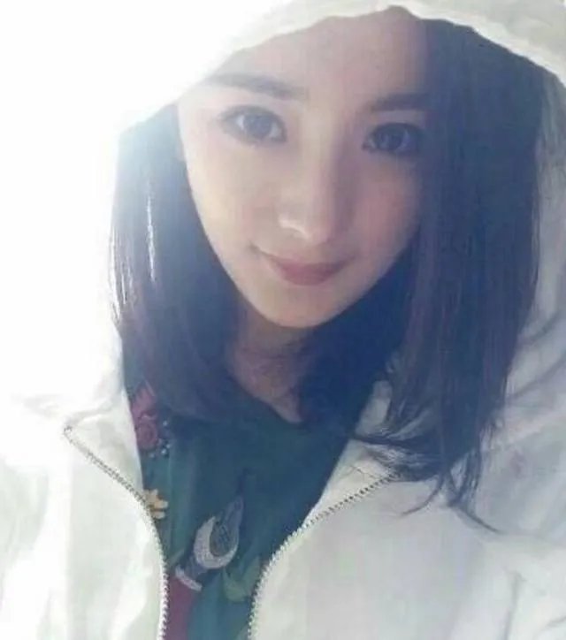 八张照片有七个是杨幂的替身,你能猜对了吗
