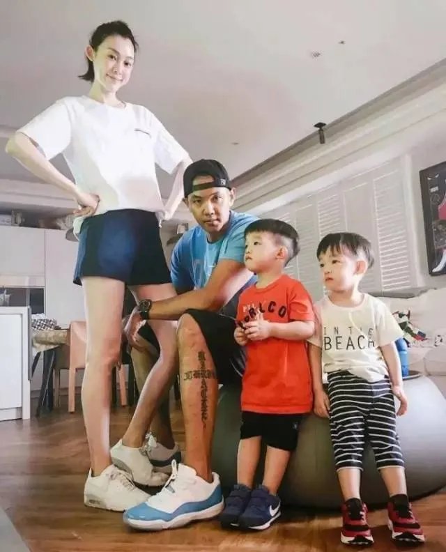 周杰伦气哭，同是养两孩为嘛范玮琪的豪宅还那么仙