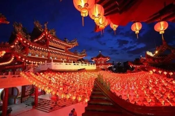 张文宏称敬佩就地过年的人,你敬佩他们吗?