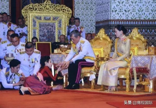 泰国贵妃诗妮娜为何不到三个月就被废？