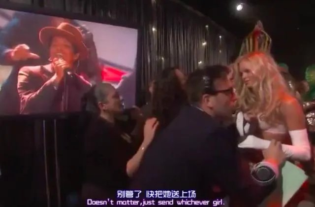 #维密大秀#奚梦瑶走秀不小心摔倒了?好心疼!维密秀上还出现过哪些意外?