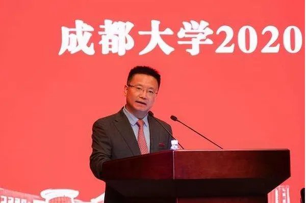 成都大学校长王清远和新上任的书记刘强之间，有着怎样的特殊关系？