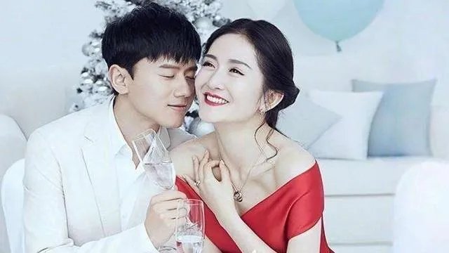 谢娜挺超大孕肚现身深圳,张杰紧随呵护爱妻,他们的感情为何一直这么好?