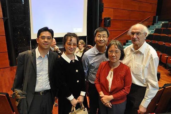 获得诺贝尔奖是很光荣的,那么第一位获得者是谁?