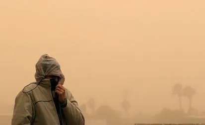 敦煌莫高窟因强沙尘暂停开放,沙尘天气对人们的生产生活带来了哪些影响?