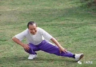 专家建议女性退休年龄延至55岁,延迟退休的原因是什么?