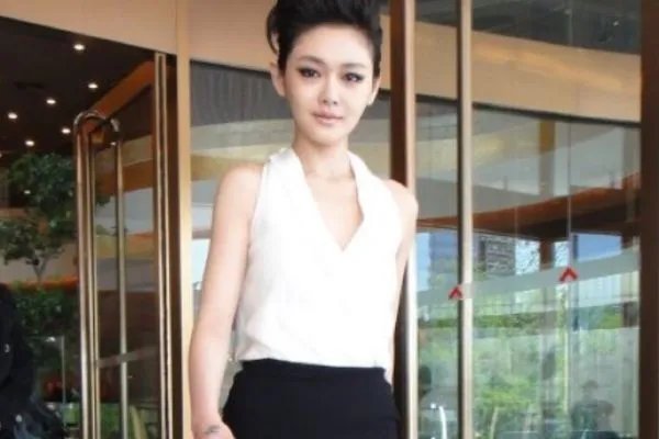 明明大小S长得一样,怎么那么多人都说大S更好看?