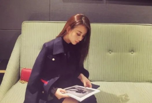方媛因选包问题引发网友热议,她是如何回应的?