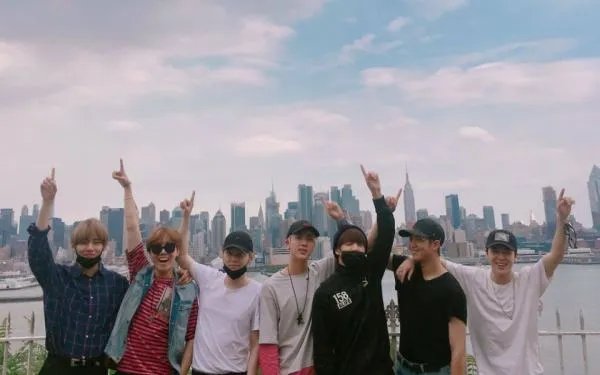 “防弹少年团”公告休假后,迟迟不见回归,粉丝们会在做些什么?