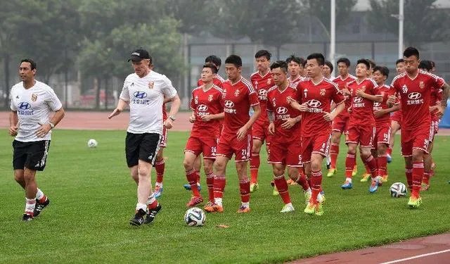 李铁带领的中国男足在东亚杯获得了季军，大家怎么看？