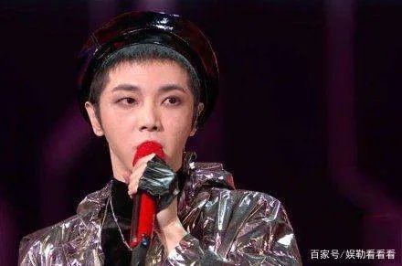 易烊千玺的眼睛杀，华晨宇的歌一如既往的稳，两人的表演你过瘾了吗？