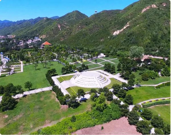 侯宝林,侯耀文两父子的坟墓有什么样的差别?
