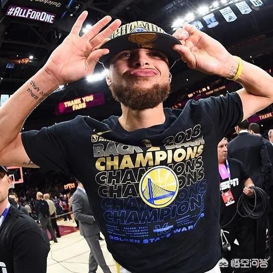 如何看待ESPN给出的“库里换防詹姆斯的54个回合,詹姆斯得到12分”这个数据?