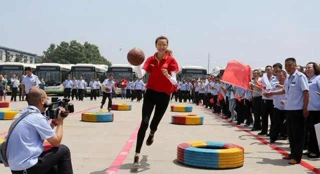 曾因太高吓退相亲对象，女篮国手许诺近况如何？