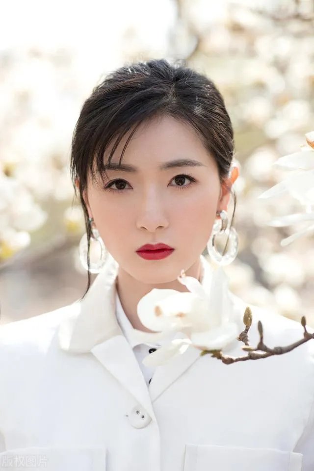 《乘风破浪的姐姐里面,为什么万茜那么受女明星的欢迎?