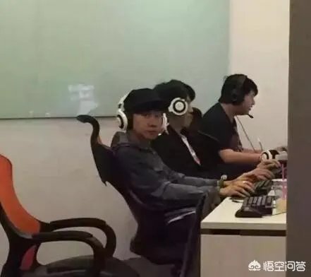 丁俊晖网吧玩游戏上热搜,娱乐圈有哪些喜欢“泡网吧”的艺人?