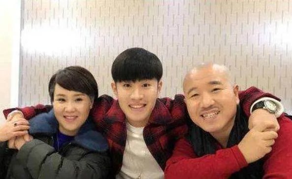 51岁“刘能”二婚后儿女双全,前妻照片曝光:他为什么要离婚?