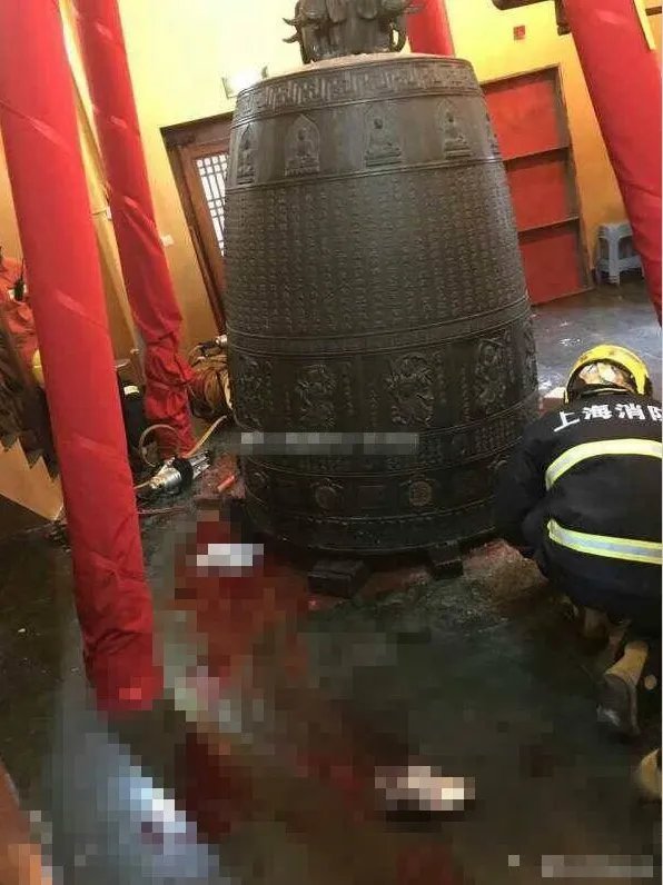静安寺的钟怎么掉下来了?